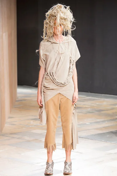 Look 26
